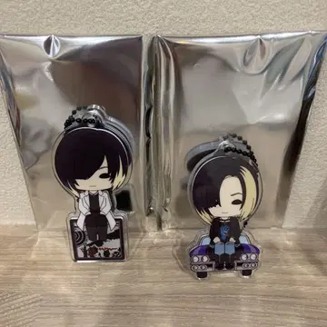 앉아있는 아크릴 키링 HISASHI 세트