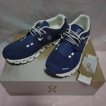 On CLOUD 5 DENIM I WHIT