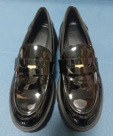 ZARA 트랙 밑창 로퍼 로퍼 에나멜 코인 통굽