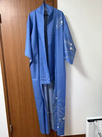 파란색 꽃무늬 자수 롱 가운