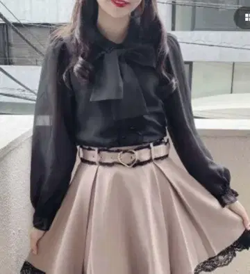 로지타 보타이 리본 시어 블라우스