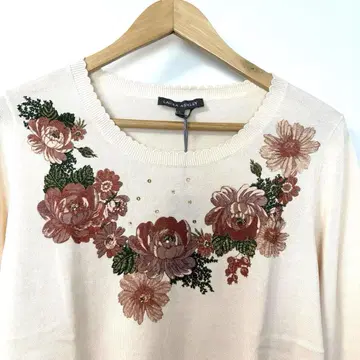 [ 새상품 ] LAURA ASHLEY 꽃무늬 자수 긴팔 니트 L