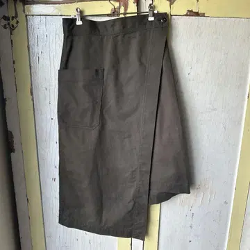 HYKE 랩스커트 카키색