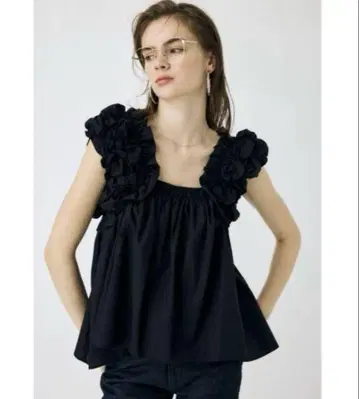 [ moussy ] SHOULDER FRILLS 상의 블랙