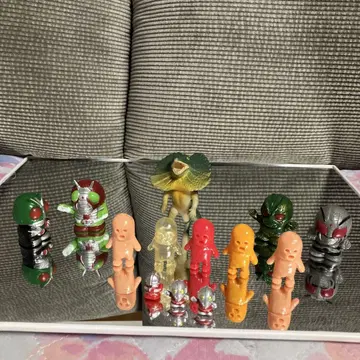 피규어 앞으로 조금