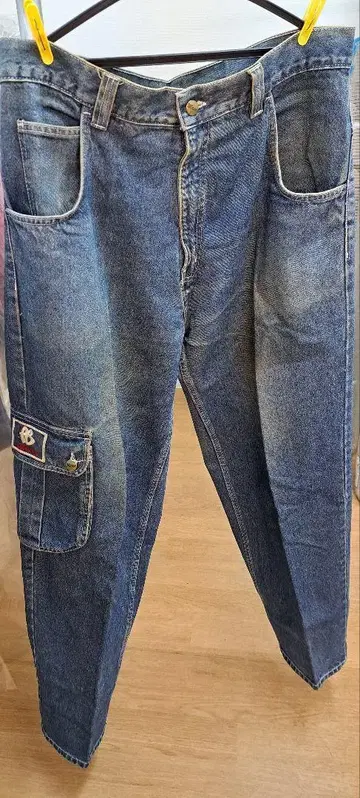 블루 데님 카고 팬츠 사이드 포켓 포함