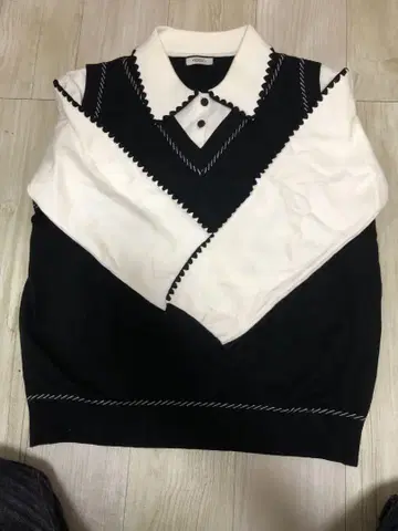 KUOSE V넥 니트 스웨터 블랙 화이트