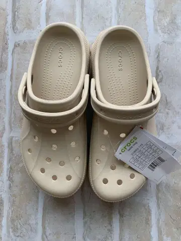Crocs 베이지 클로그 샌들