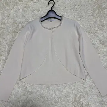 나라 까미체 펄 숏 기장 니트 볼레로 가디건