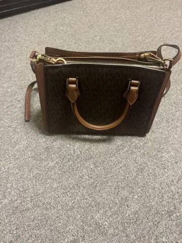 MICHAEL KORS 모노그램 핸드백