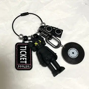 주렁주렁 키링 KAWS
