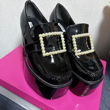 attagirl 에나멜 통굽 로퍼 양산
