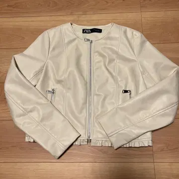 ZARA 아이보리 프릴 밑단 가죽 자켓
