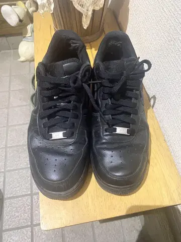 에어포스 1 블랙 가죽 스니커즈 28cm