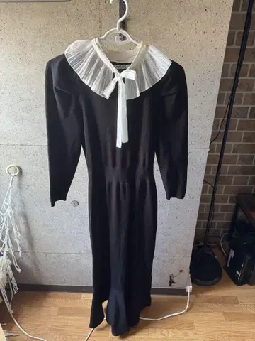SNIDEL 프릴 옷깃 블랙 원피스