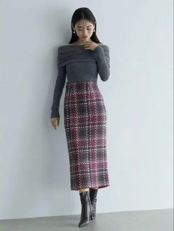 스나이델 로빙 타이트 스커트