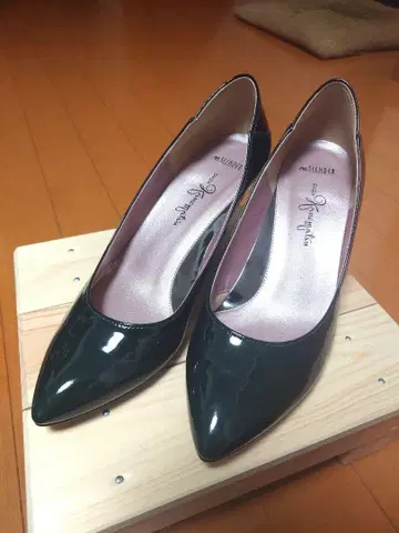 미사용 긴자 카네마츠 미스 슬렌더 에나멜 펌프스 22.5cm 그린
