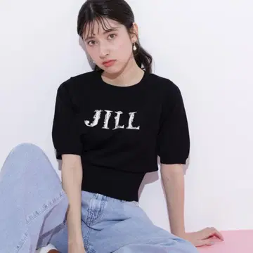 JILL BY JILLSTUART 반팔 로고 자카드 비쥬 니트 블랙