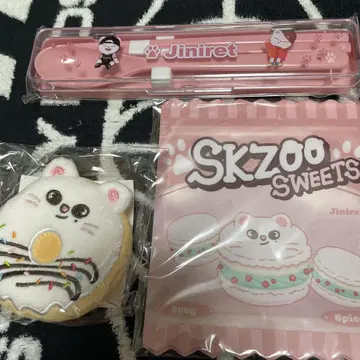 SKZOO SWEETS Jiniret 스위츠형 봉제 인형과 스티커 세트