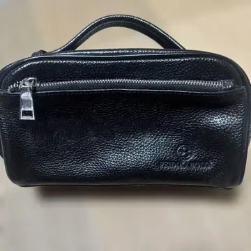헬디카보로 블랙 가죽 파우치