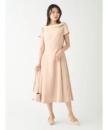 셀포드 퍼 칼라 핏앤플레어 드레스 미사용 새상품
