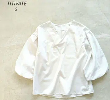 TITIVATE 퍼프 슬리브 화이트 셔츠 사이즈 S 여유로움 당일 발송