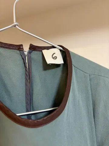 6(ROKU)LEATHERPIPINGNOSLEEVE SHIRT&SKIRT