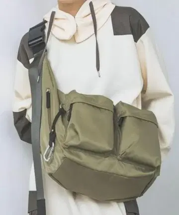 중고품 JEANASIS 나일론 바디 BAG 카키