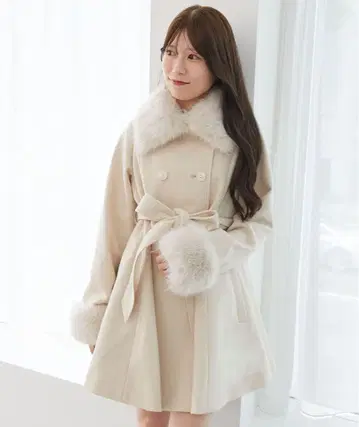 MAJESTIC LEGON 멀티웨이 인조 모피 칼라 플레어 코트