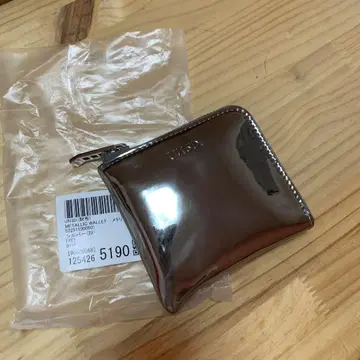 UN3D. 메탈릭 지갑