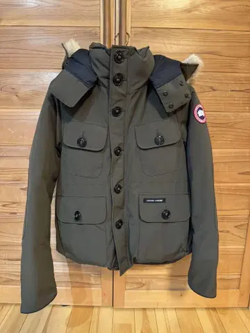 Canada Goose 다운 자켓 올리브 러셀 후드티