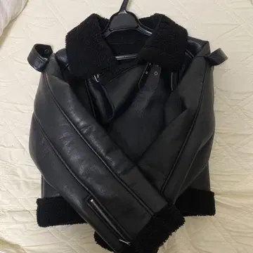 블랙 가죽 숏 자켓