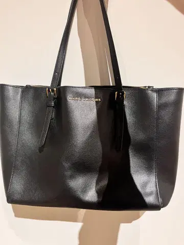 MARC JACOBS 블랙 토트백