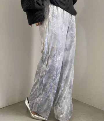 UND TIE DYE VELOUR PANTS