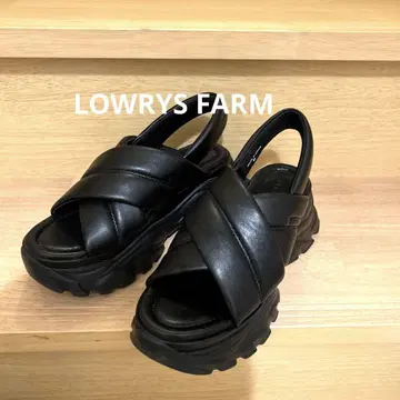 LOWRYS FARM 블랙 크로스 스트랩 샌들