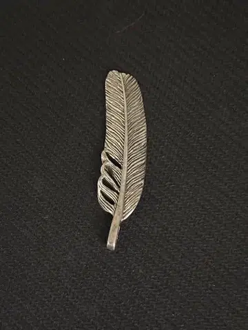 깃털 디자인 핑 배지 2524