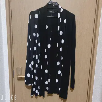 피스나우 화이트 블랙 도트 가디건