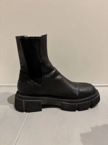 ZARA 블랙 트랙 밑창 부츠 천연 가죽