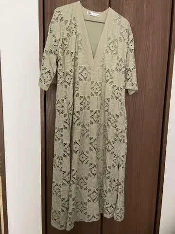 ZARA 레이스 무늬 V넥 반팔 원피스