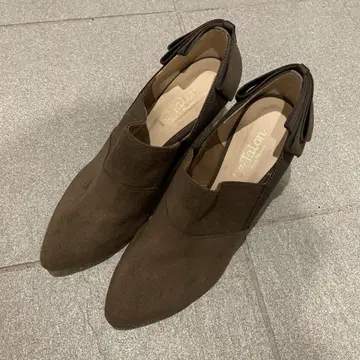 브라운 스웨이드 리본 포함 부티