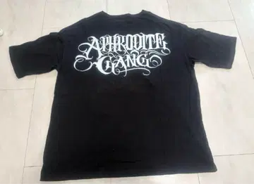 Aphrodite Gang 블랙 T셔츠