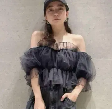 SNIDEL 다크 네이비 프릴 블라우스
