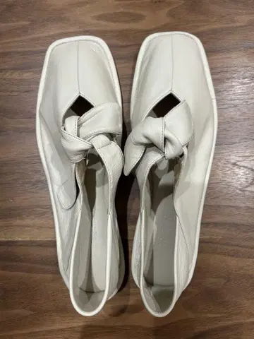 HEREU 화이트 플랫슈즈 38