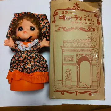 회전 오르골 포함 23cm Cuty 큐티짱 꽃무늬 드레스 인형