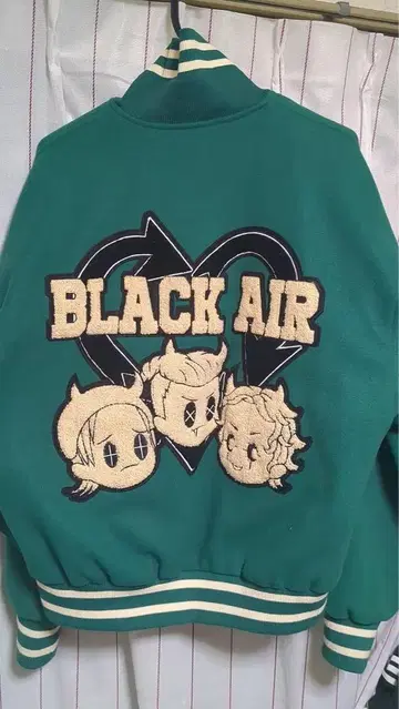 BLACK AIR 바시티 자켓 그린