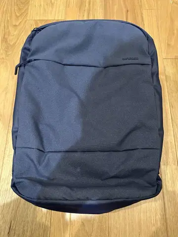 Incase city backpack 네이비