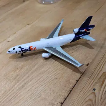 MD-11 1/400 모델