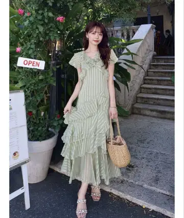 dazzlin 프릴 장식 연한 녹색 스트라이프 원피스