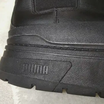 새상품급 PUMA 천연 가죽 사이드 고어 통굽 플랫 밑창 부츠