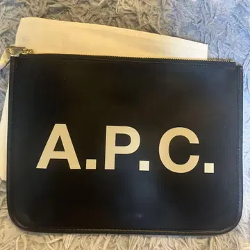 A.P.C 클러치백
